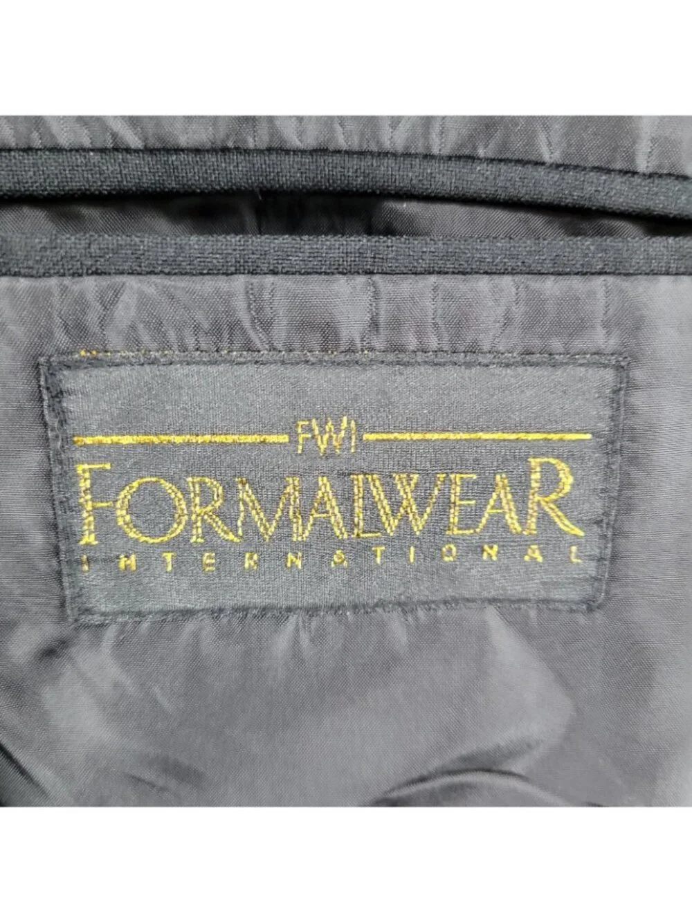 Formalwear Southeastern Black Tuxedo Suit Set Jacket Size 40R Pants 34R (32x33)